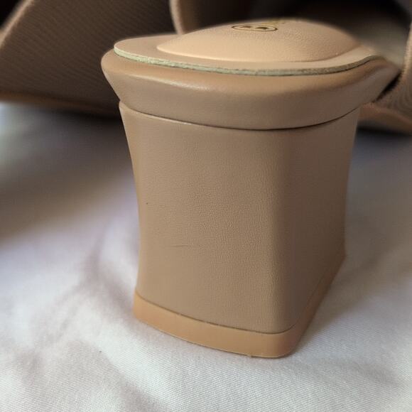 Newbella New Mousse Fit Pointed Toe Heeled Mules Apricot Chain Size 8 - Picture 8 of 11